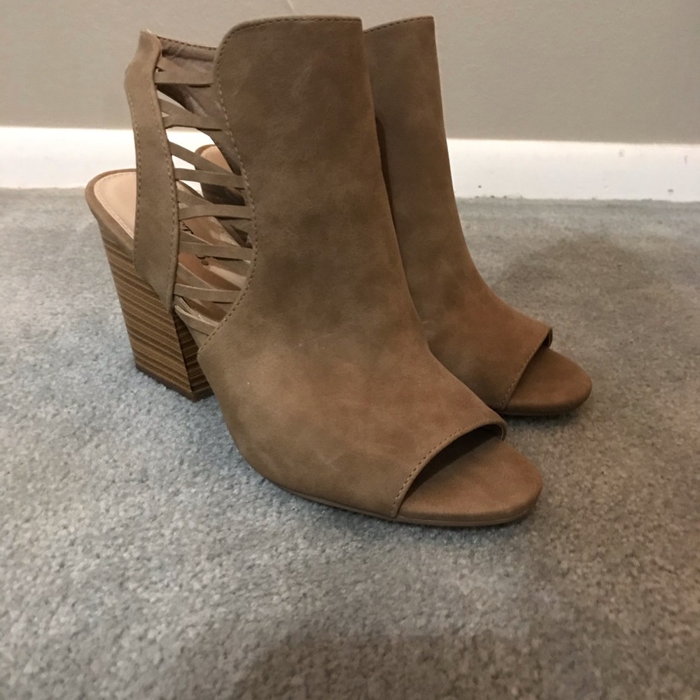 Shoes - Picture 2 of 5